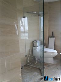 THI CÔNG VÁCH TẮM KÍNH NHÀ 805 TRUNG KÍNH 